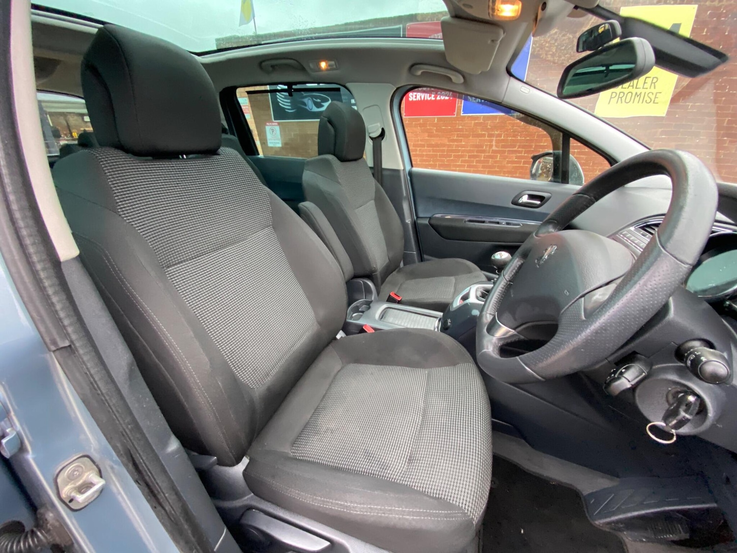 Used Peugeot 5008 2011 for sale - 76759416: Photo 6