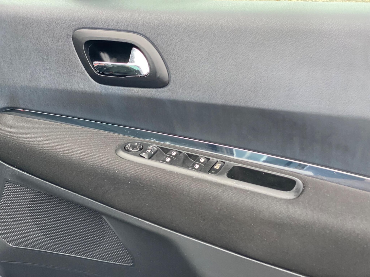 Used Peugeot 5008 2011 for sale - 76759416: Photo 64