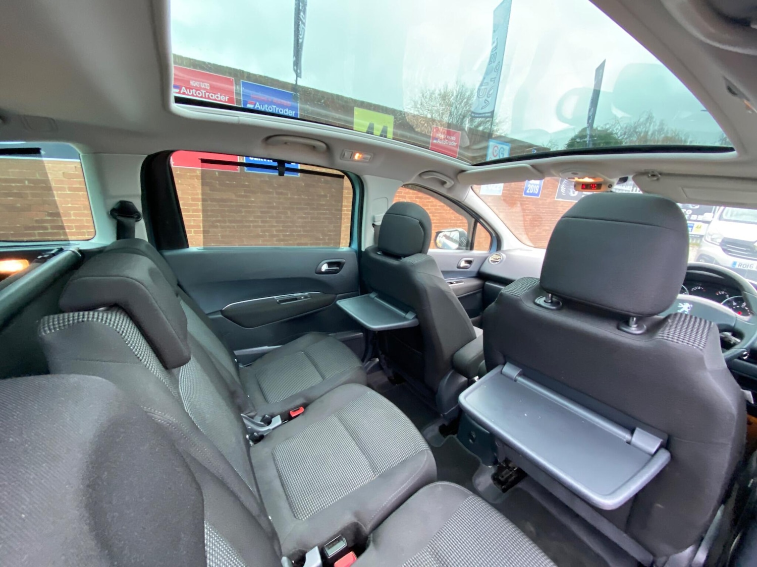 Used Peugeot 5008 2011 for sale - 76759416: Photo 8