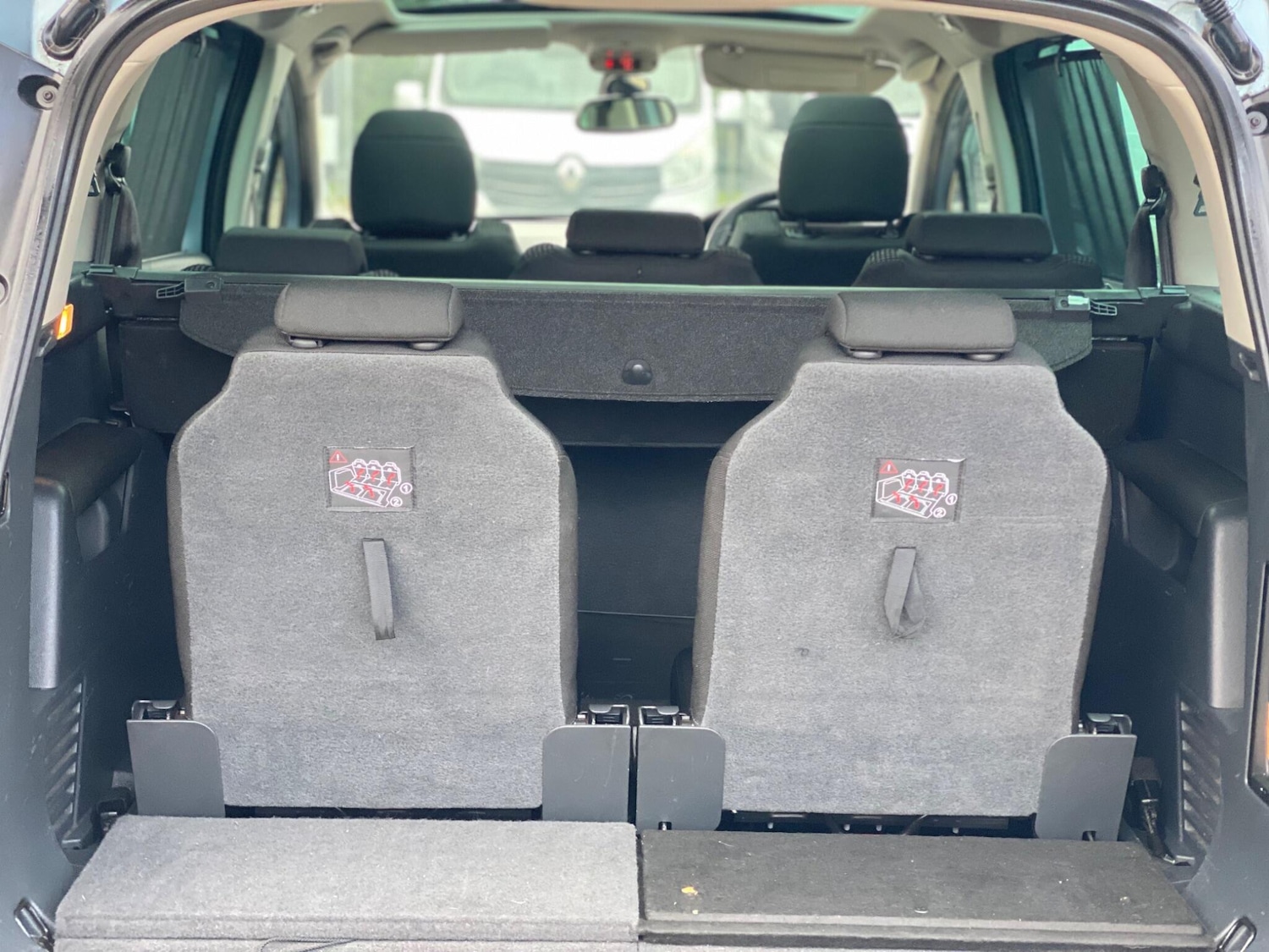 Used Peugeot 5008 2011 for sale - 76759416: Photo 9