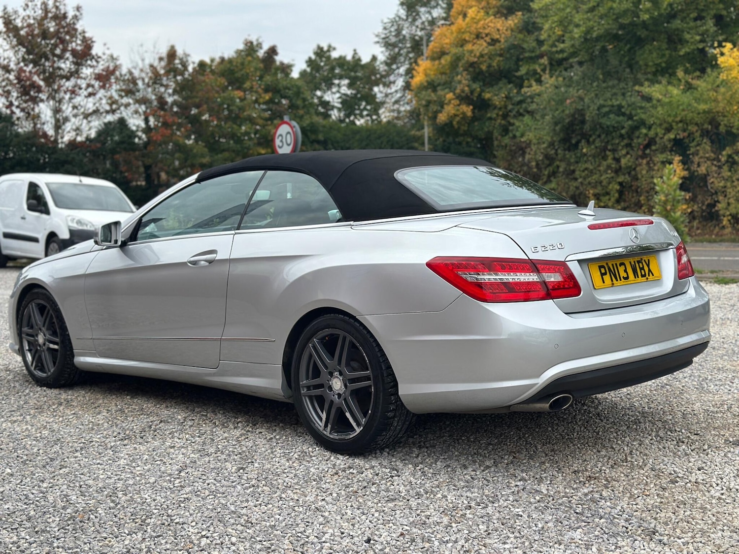 Used Mercedes-Benz E-Class 2013 for sale - 76152376: Photo 16