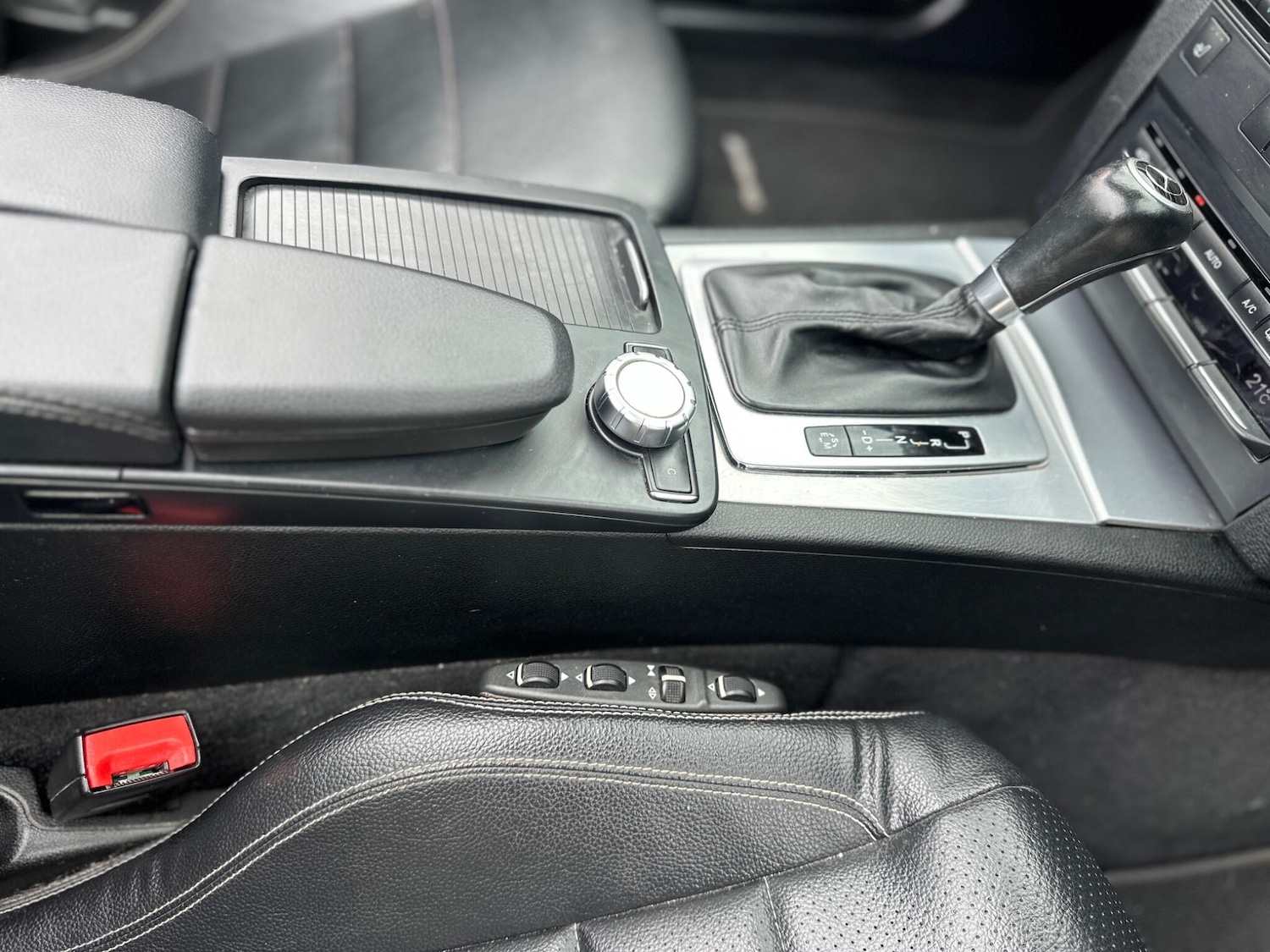 Used Mercedes-Benz E-Class 2013 for sale - 76152376: Photo 30