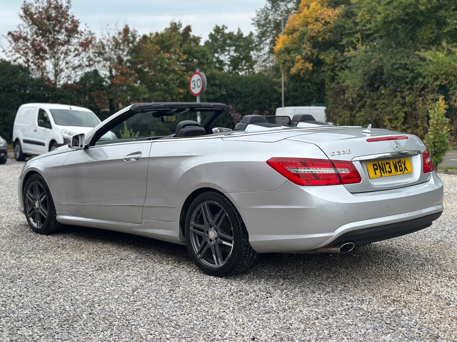 Used Mercedes-Benz E-Class 2013 for sale - 76152376: Photo 4