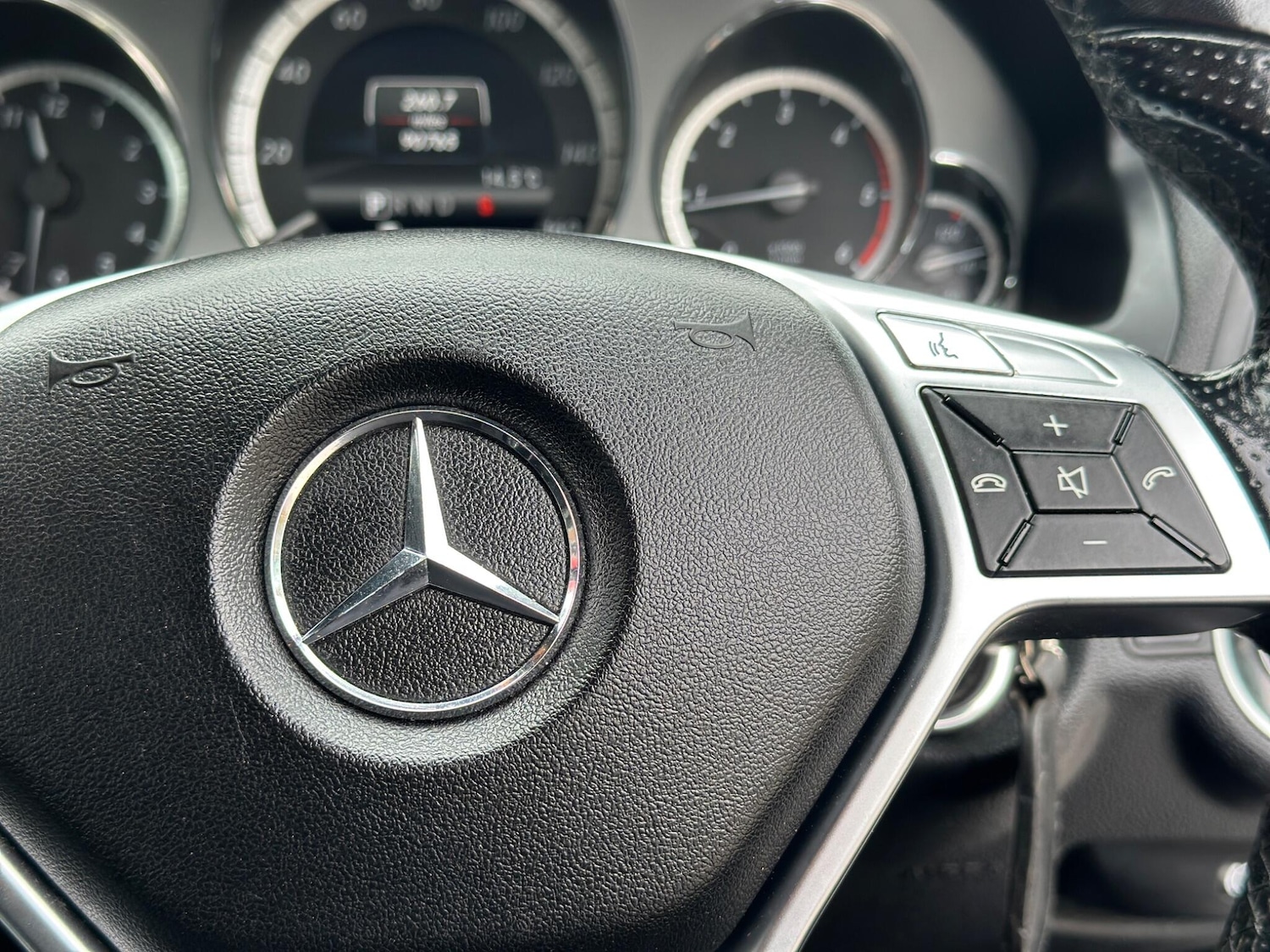 Used Mercedes-Benz E-Class 2013 for sale - 76152376: Photo 50