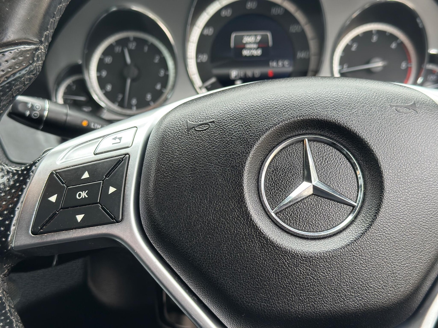 Used Mercedes-Benz E-Class 2013 for sale - 76152376: Photo 54