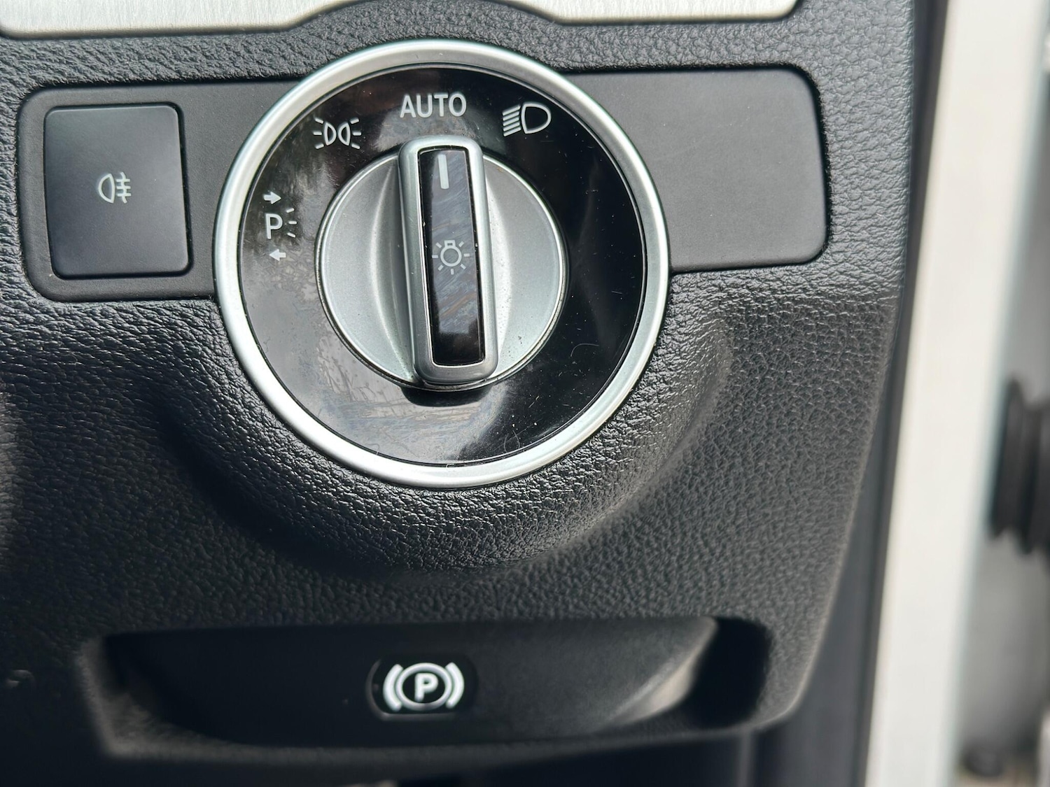 Used Mercedes-Benz E-Class 2013 for sale - 76152376: Photo 55