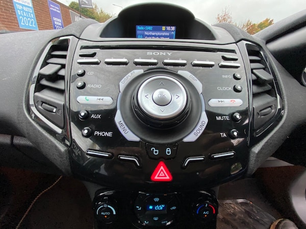 Used Ford Fiesta 2015 for sale - 76260043: Photo 32