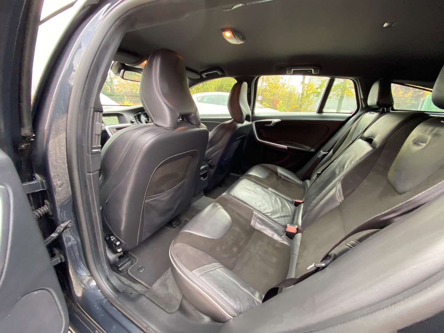 Used Volvo V60 2015 for sale - 76380810: Photo 10