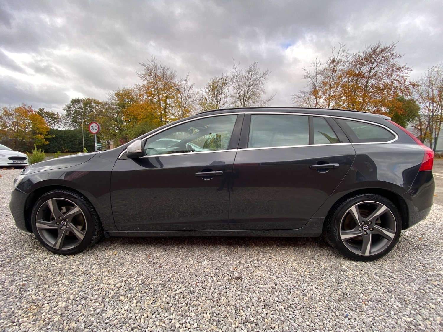 Used Volvo V60 2015 for sale - 76380810: Photo 20