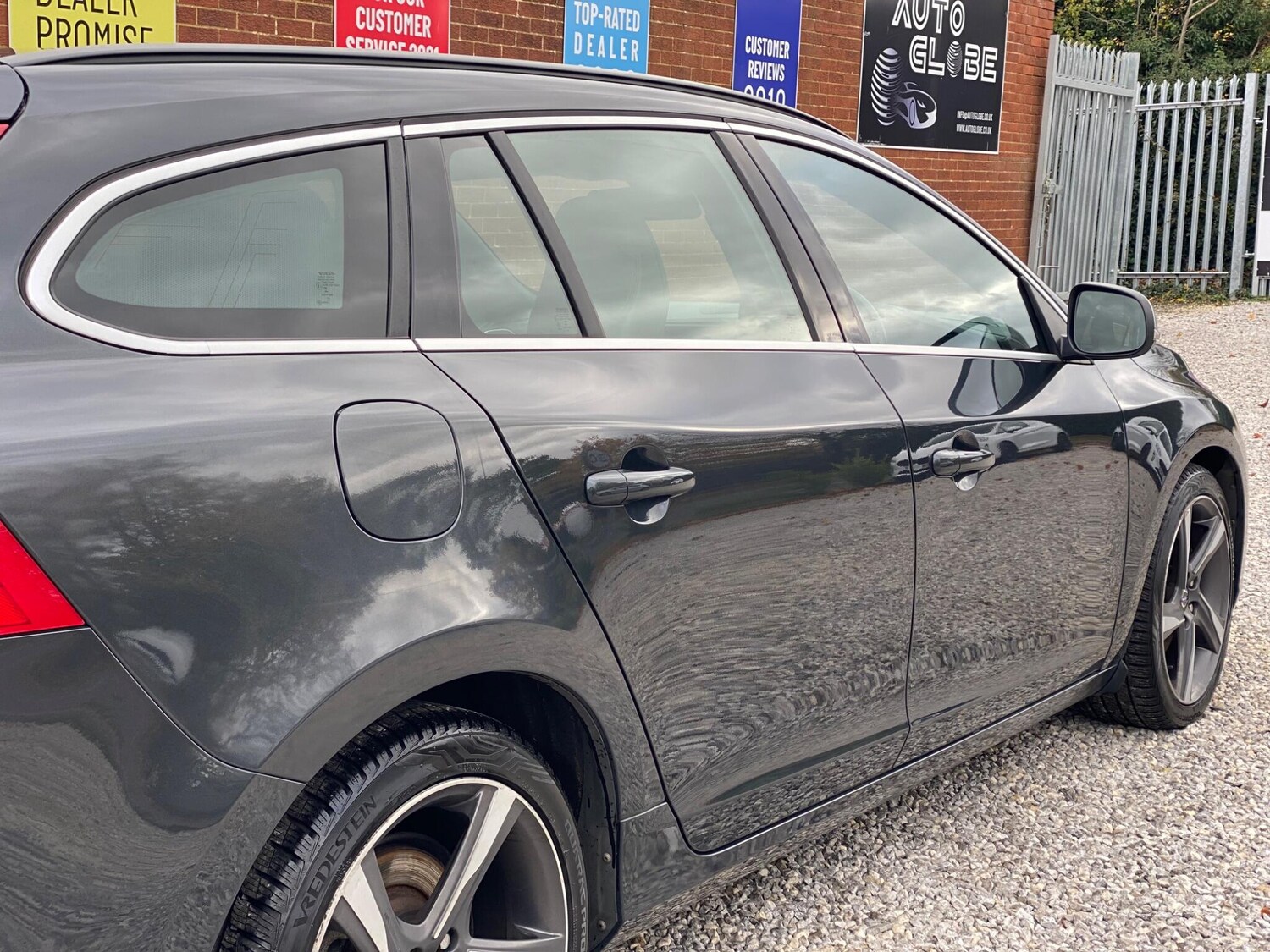 Used Volvo V60 2015 for sale - 76380810: Photo 22