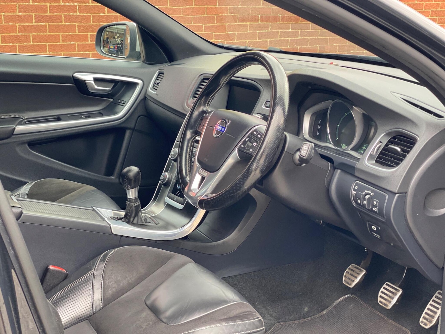 Used Volvo V60 2015 for sale - 76380810: Photo 23