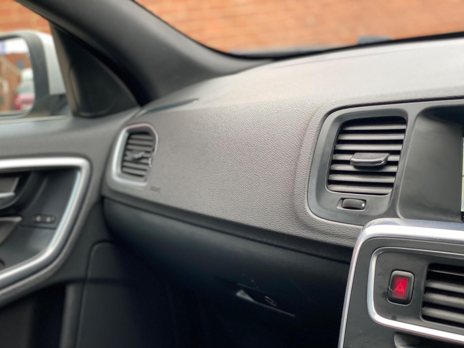 Used Volvo V60 2015 for sale - 76380810: Photo 25