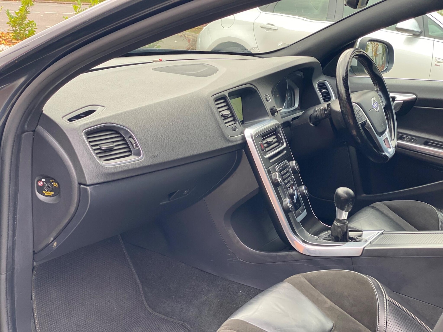 Used Volvo V60 2015 for sale - 76380810: Photo 28