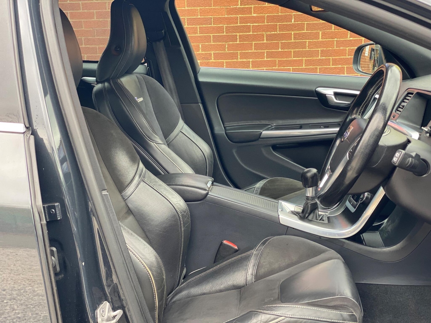 Used Volvo V60 2015 for sale - 76380810: Photo 31