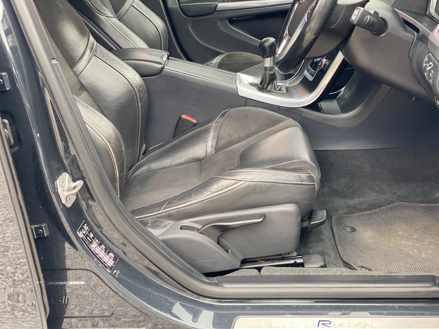 Used Volvo V60 2015 for sale - 76380810: Photo 32