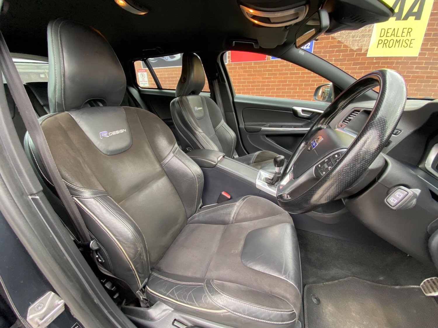 Used Volvo V60 2015 for sale - 76380810: Photo 33