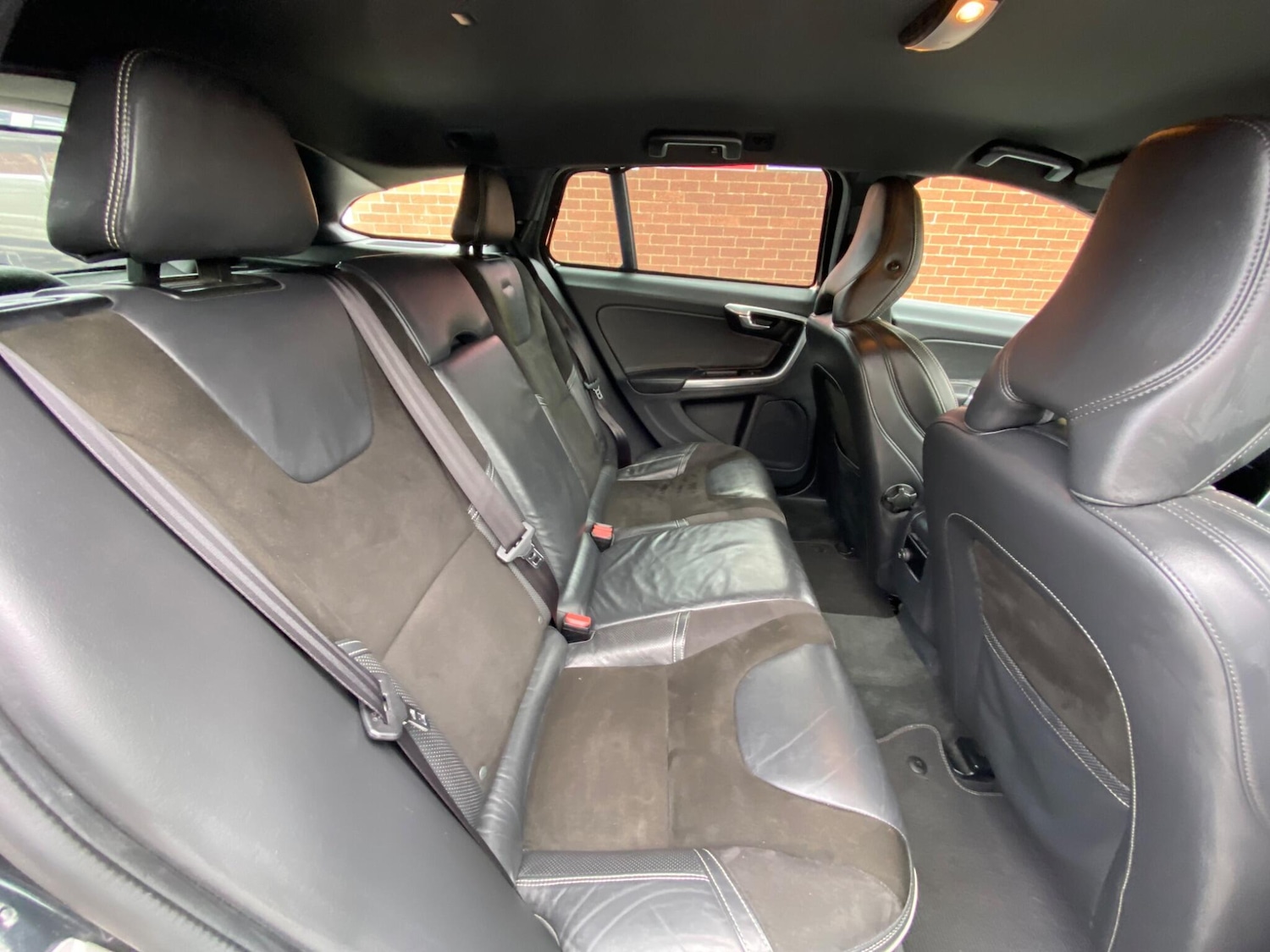 Used Volvo V60 2015 for sale - 76380810: Photo 35