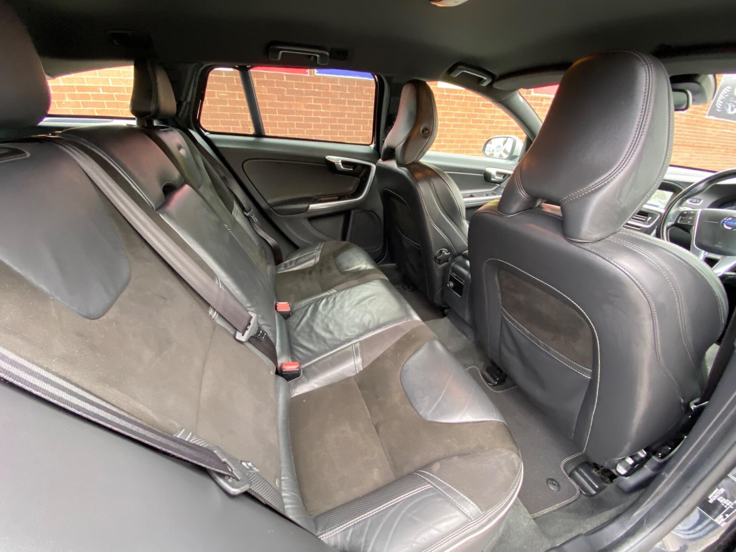 Used Volvo V60 2015 for sale - 76380810: Photo 36