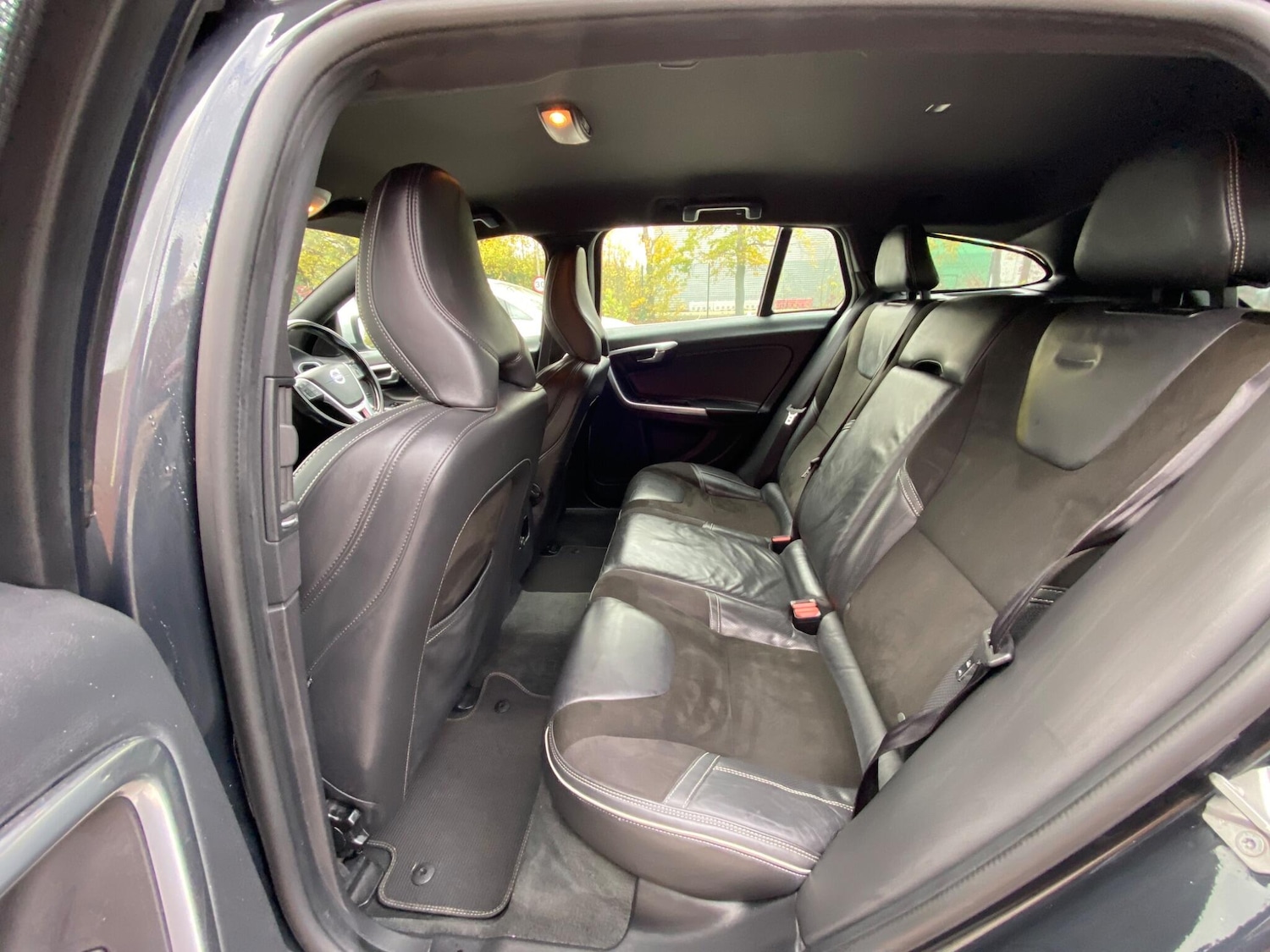 Used Volvo V60 2015 for sale - 76380810: Photo 37