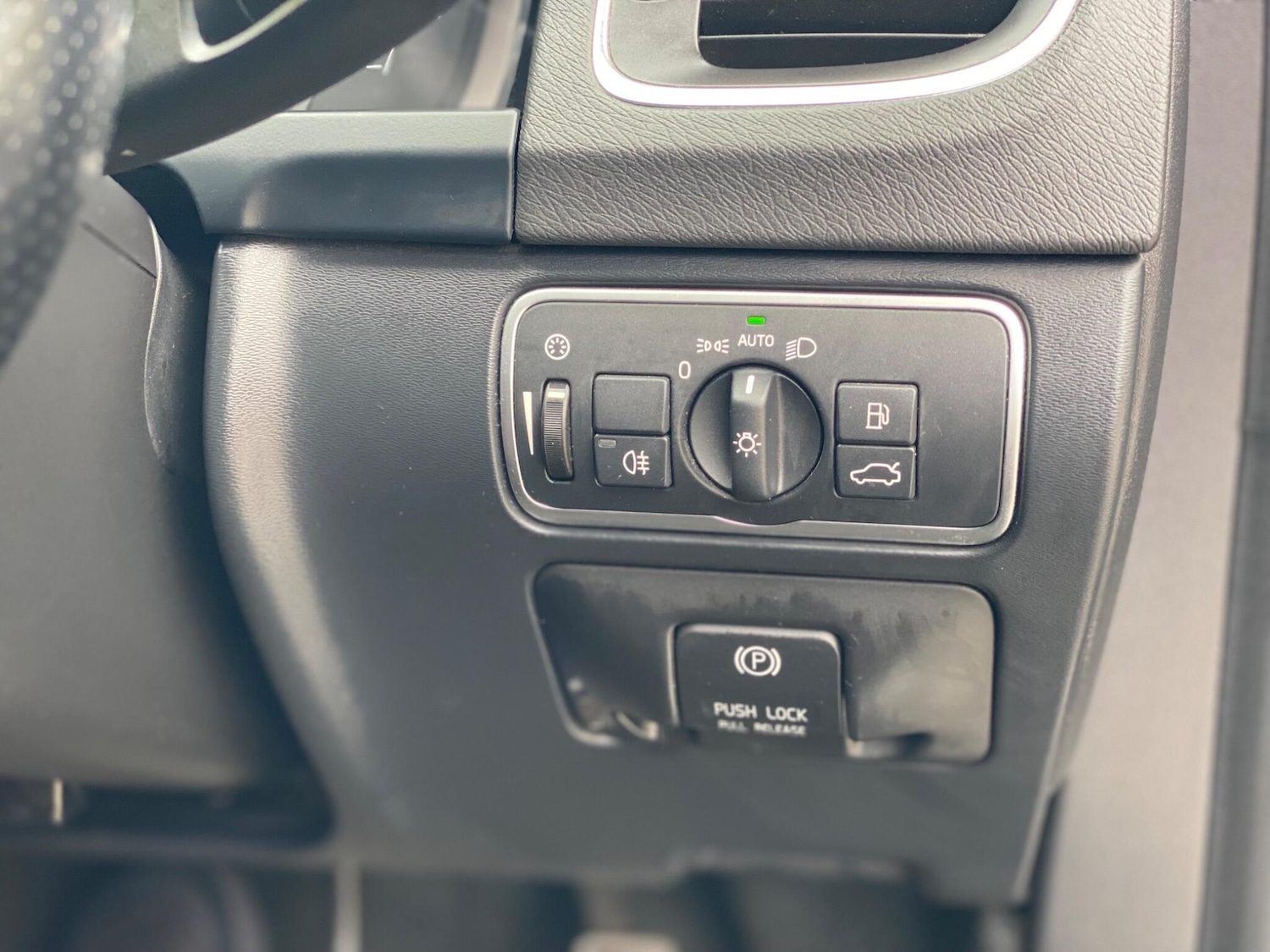 Used Volvo V60 2015 for sale - 76380810: Photo 40