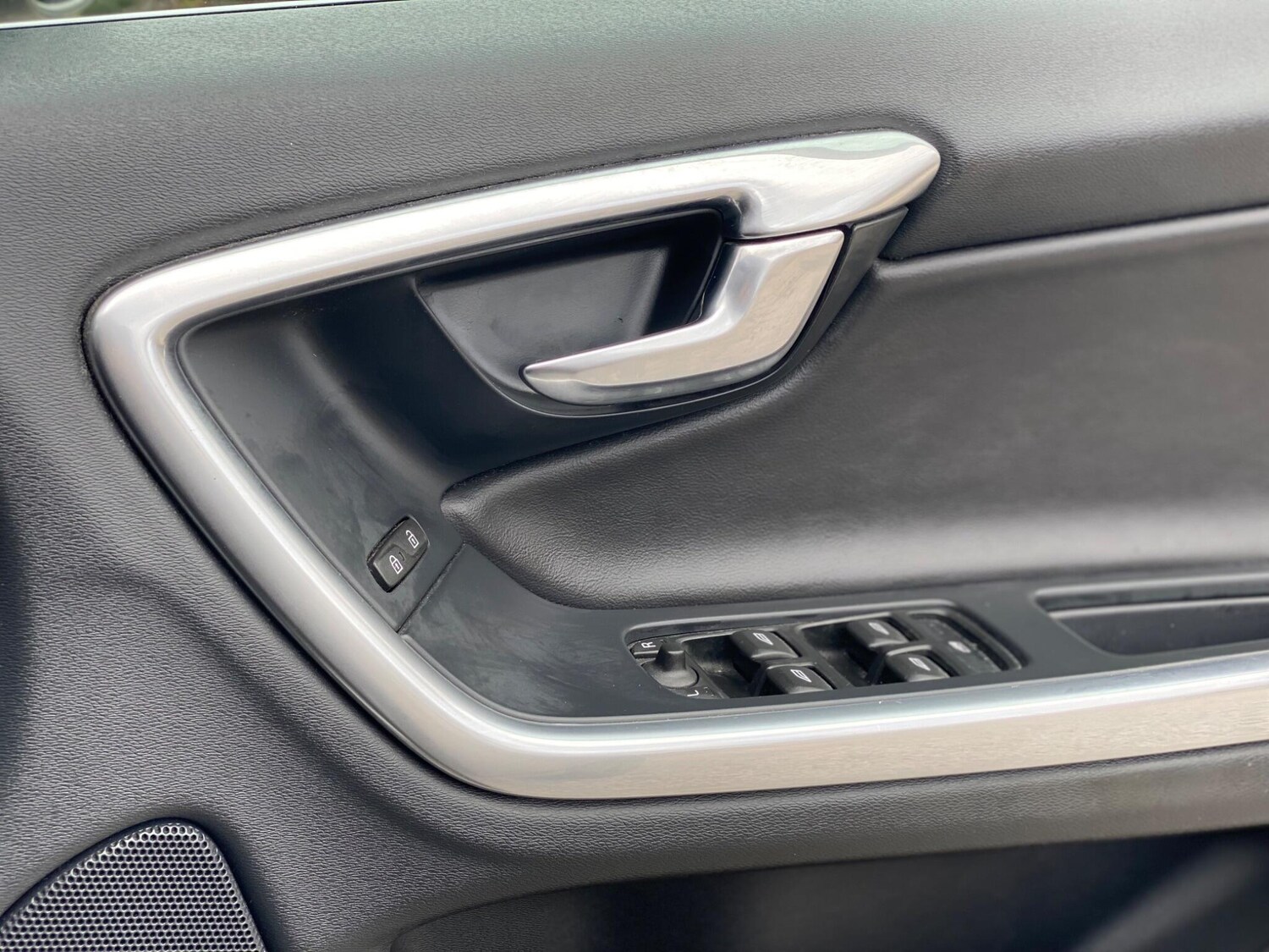 Used Volvo V60 2015 for sale - 76380810: Photo 41