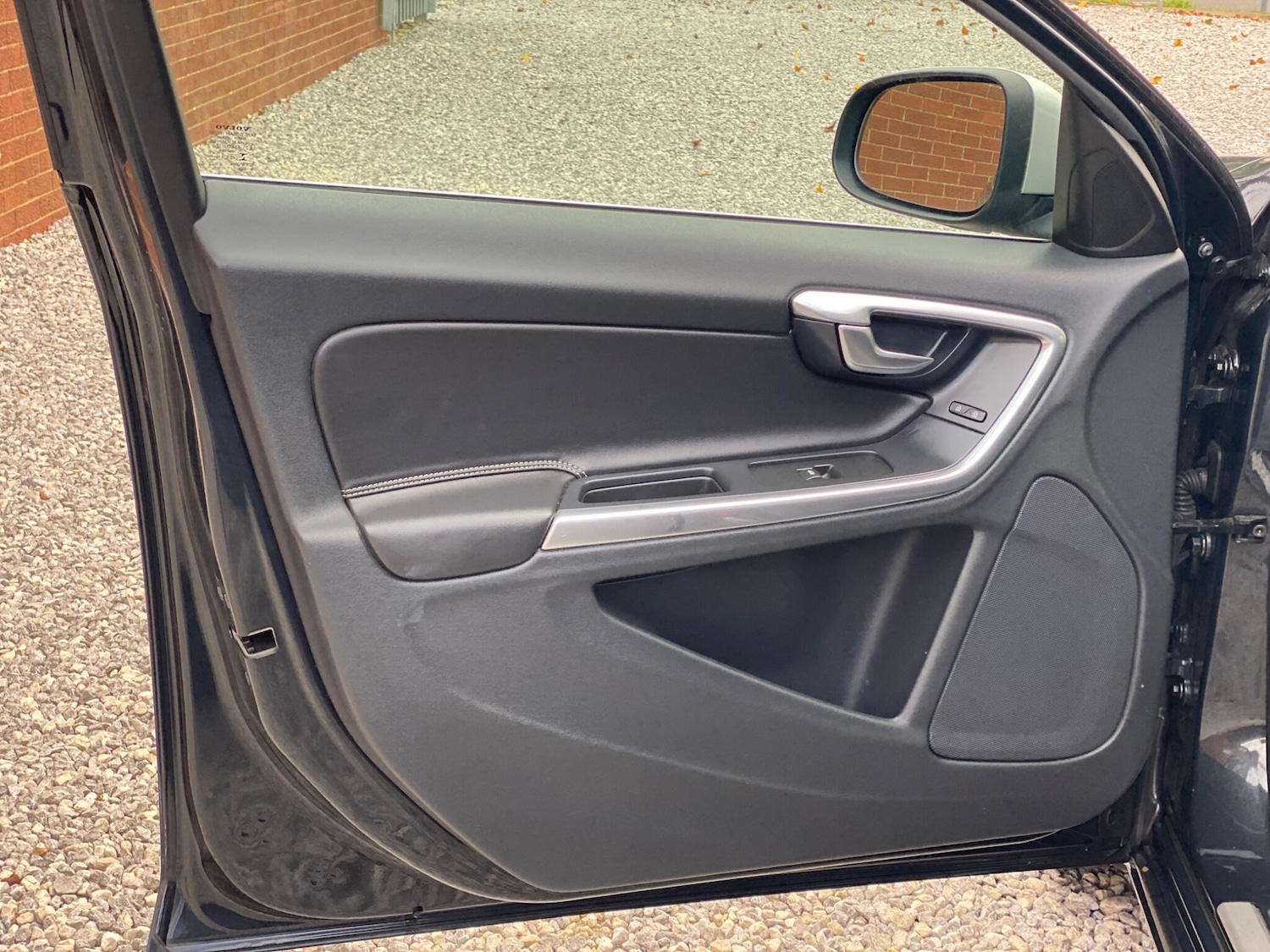 Used Volvo V60 2015 for sale - 76380810: Photo 45