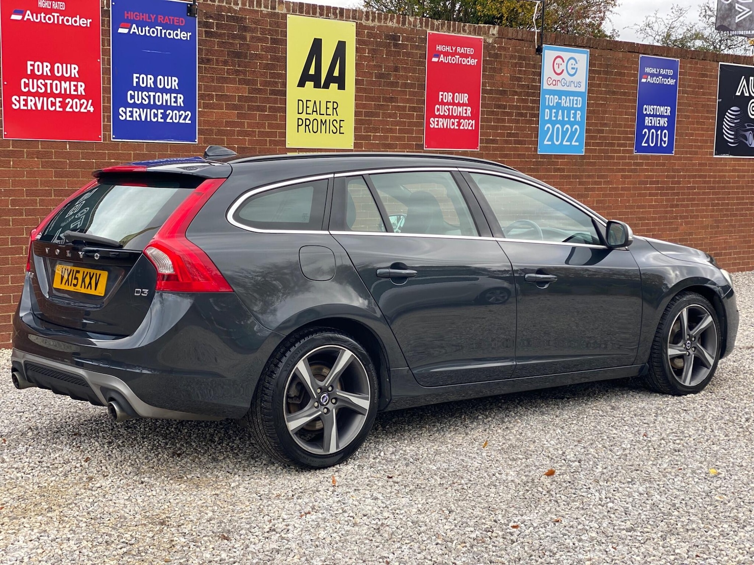 Used Volvo V60 2015 for sale - 76380810: Photo 5