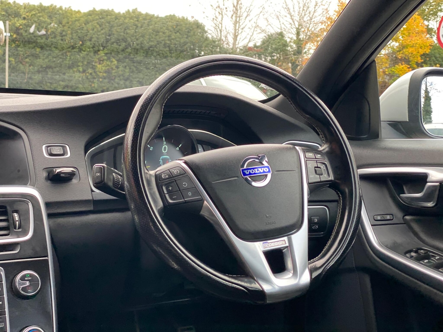 Used Volvo V60 2015 for sale - 76380810: Photo 59