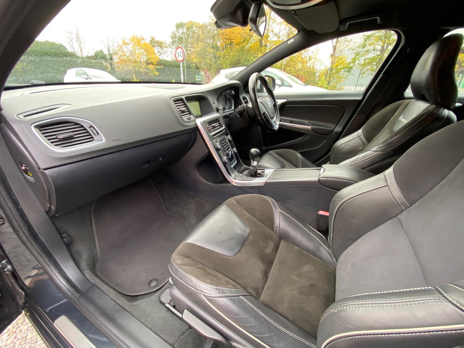 Used Volvo V60 2015 for sale - 76380810: Photo 62