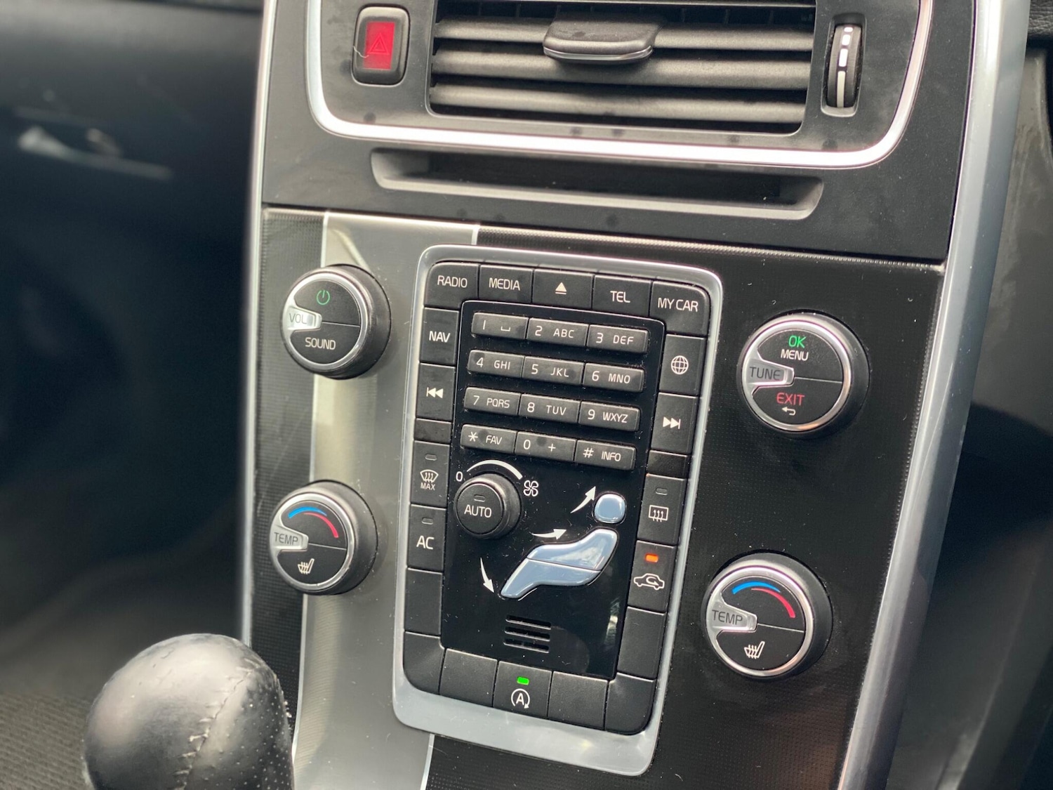 Used Volvo V60 2015 for sale - 76380810: Photo 68