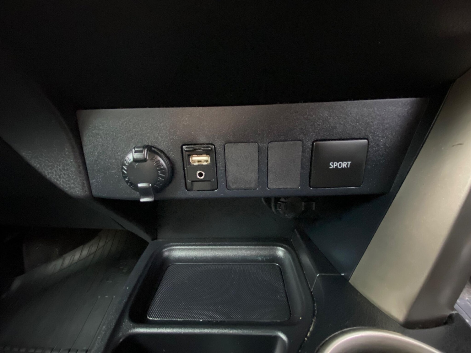 Used Toyota RAV4 2013 for sale - 77015919: Photo 48