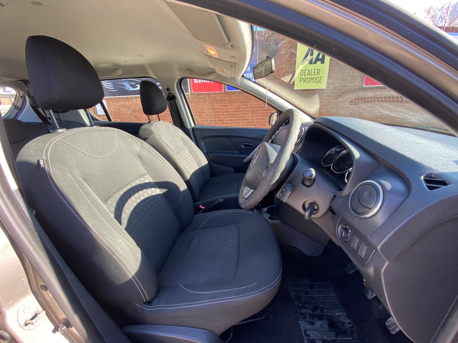 Used Dacia Sandero 2015 for sale - 77704605: Photo 34