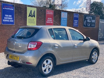 Used Dacia Sandero 2015 for sale - 77704605: Photo