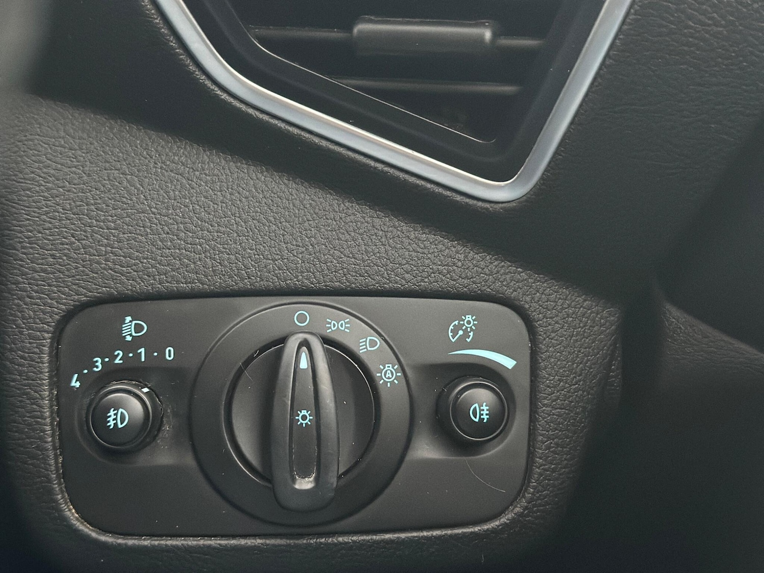 Used Ford Kuga 2014 for sale - 77305844: Photo 54