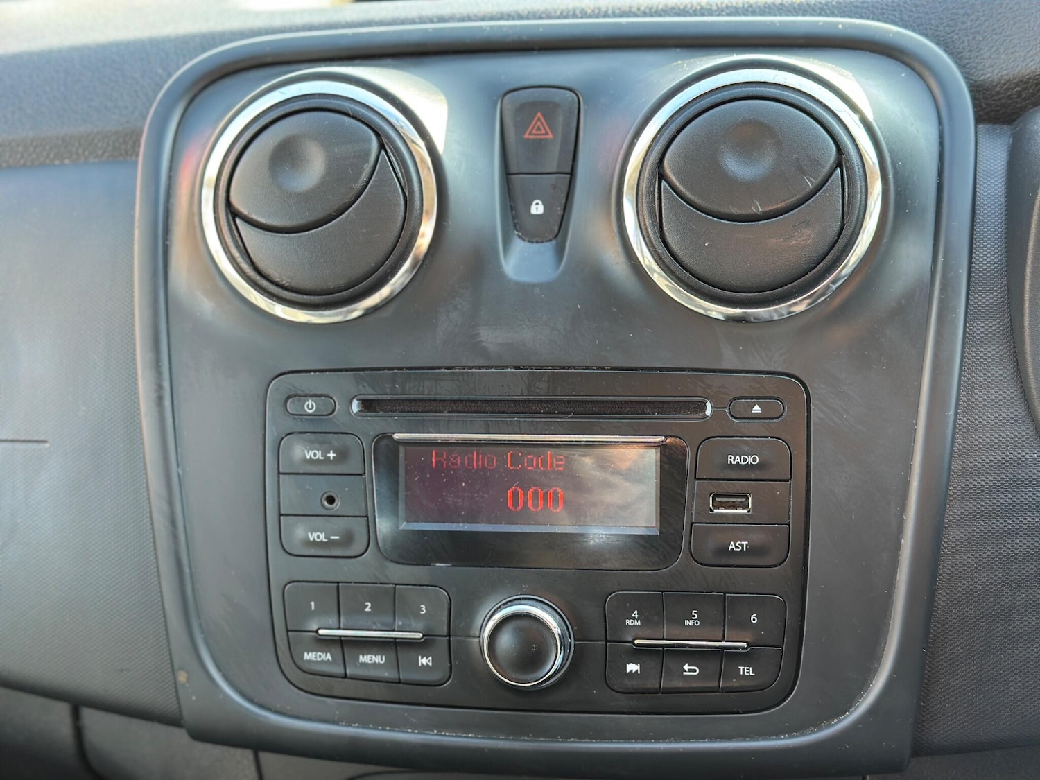 Used Dacia Sandero for sale - 77753682: Photo 40