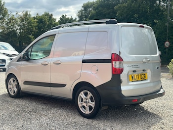 Used Ford Transit Courier 2017 for sale - 75377040: Photo