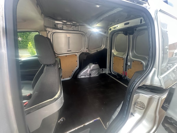 Used Ford Transit Courier 2017 for sale - 75377040: Photo 9