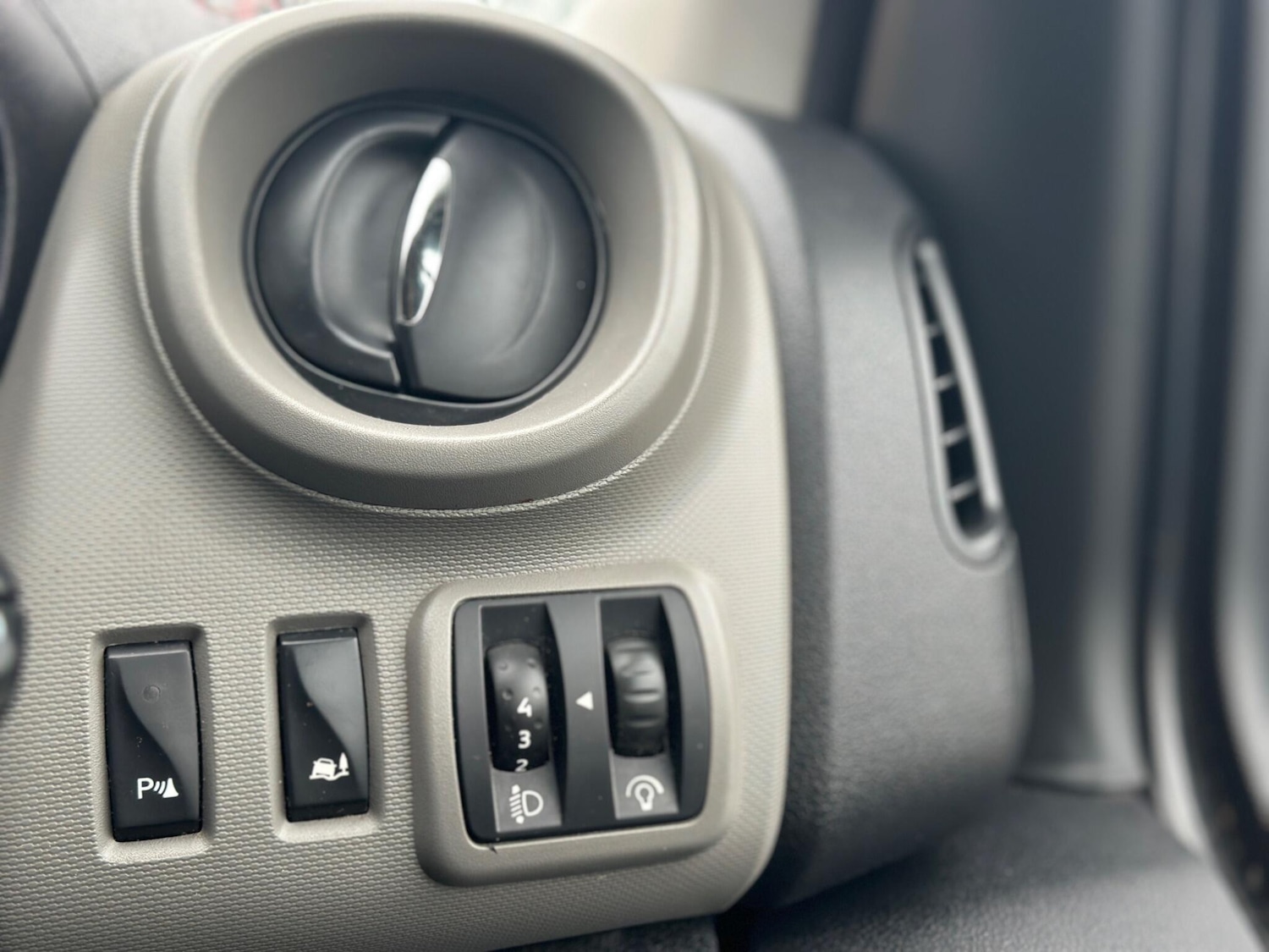 Used Renault Trafic 2015 for sale - 77484130: Photo 39