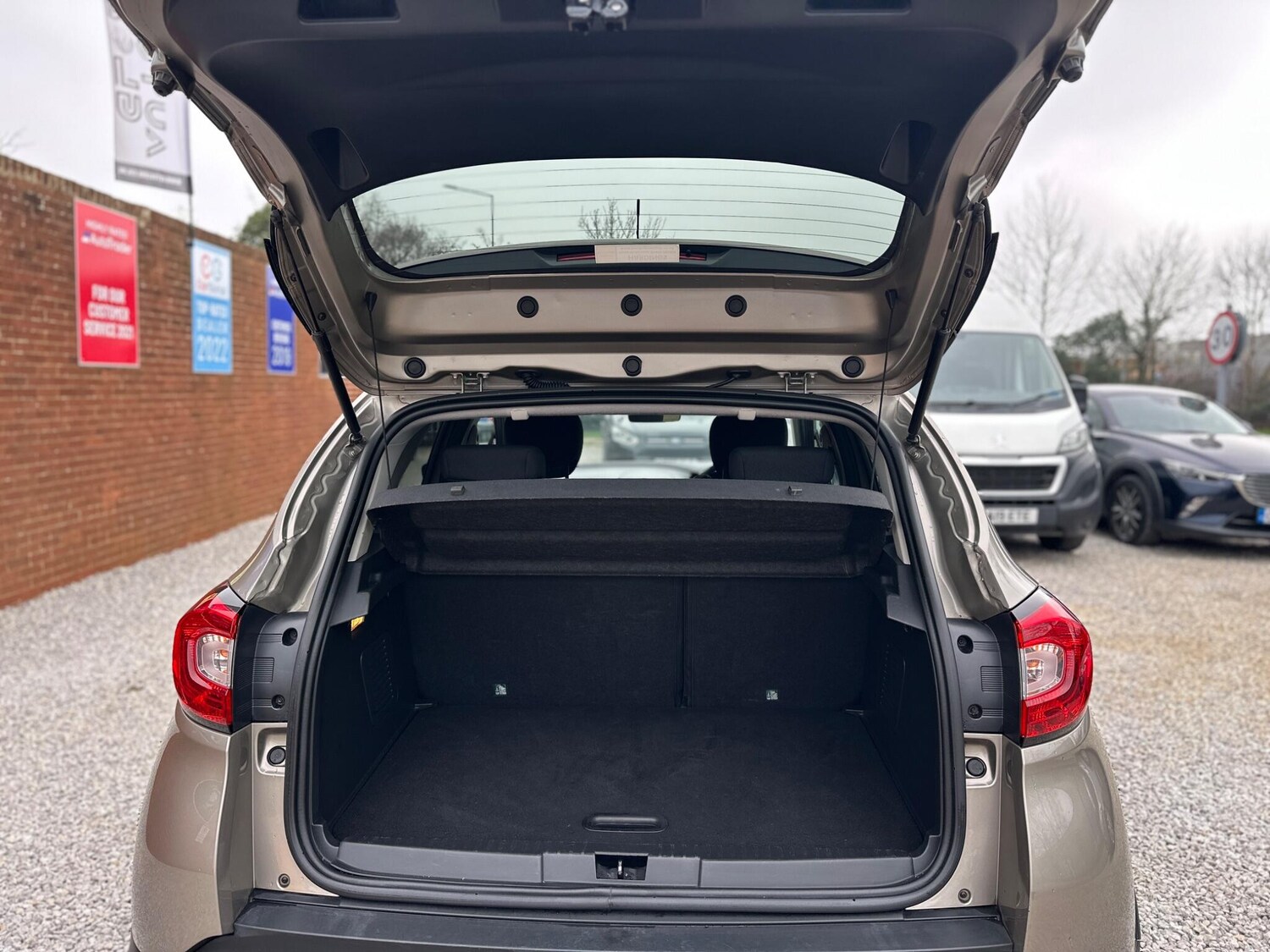 Used Renault Captur 2014 for sale - 77839592: Photo 11