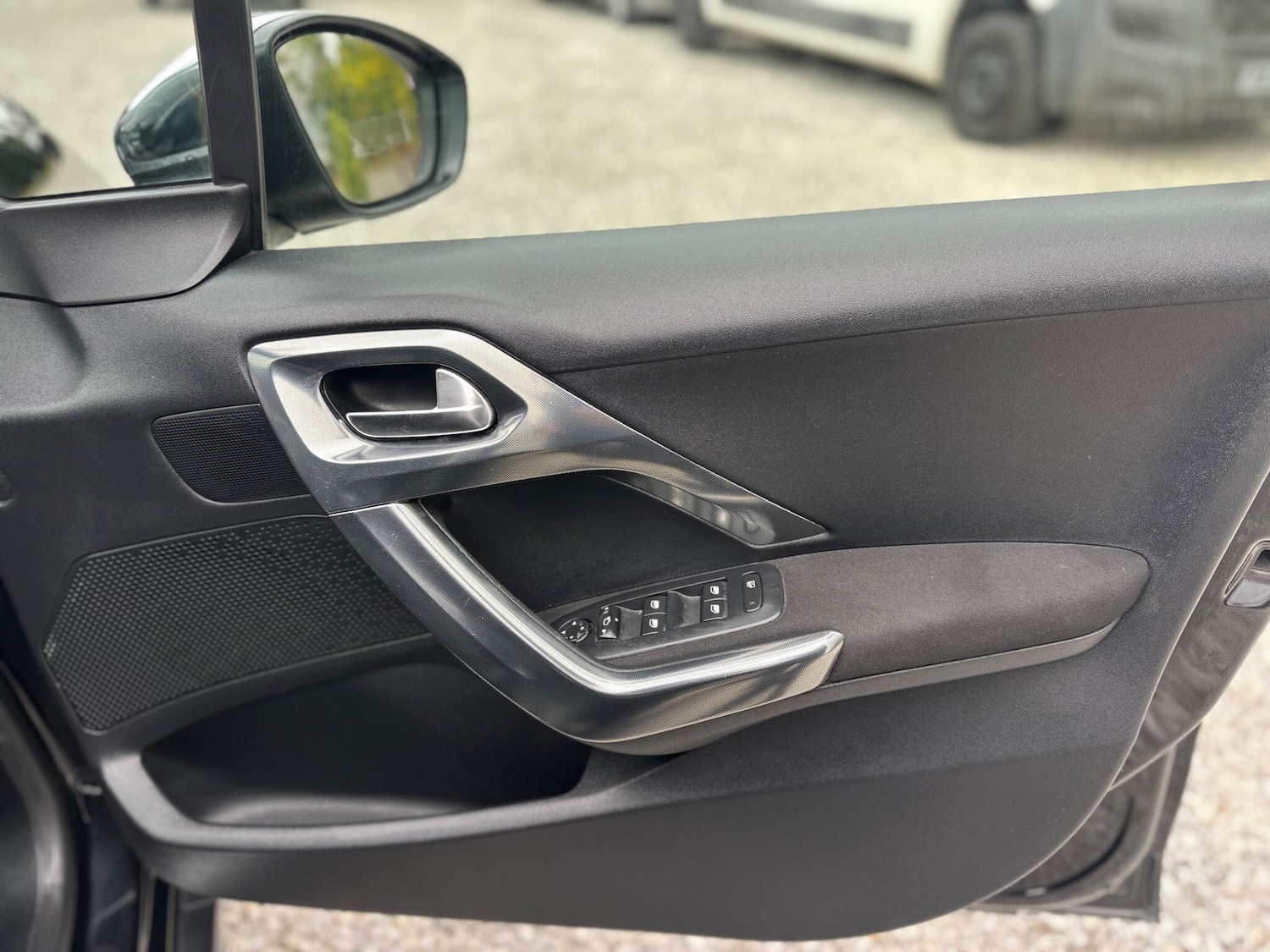 Used Peugeot 2008 2015 for sale - 76072580: Photo 30