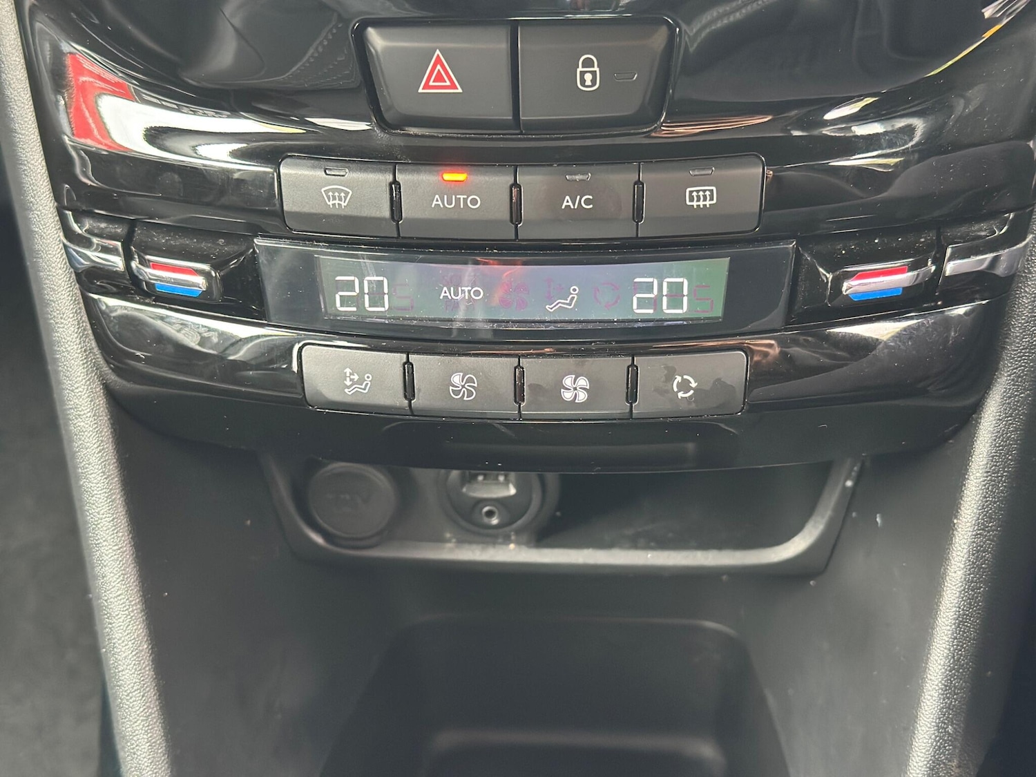 Used Peugeot 2008 2015 for sale - 76072580: Photo 51