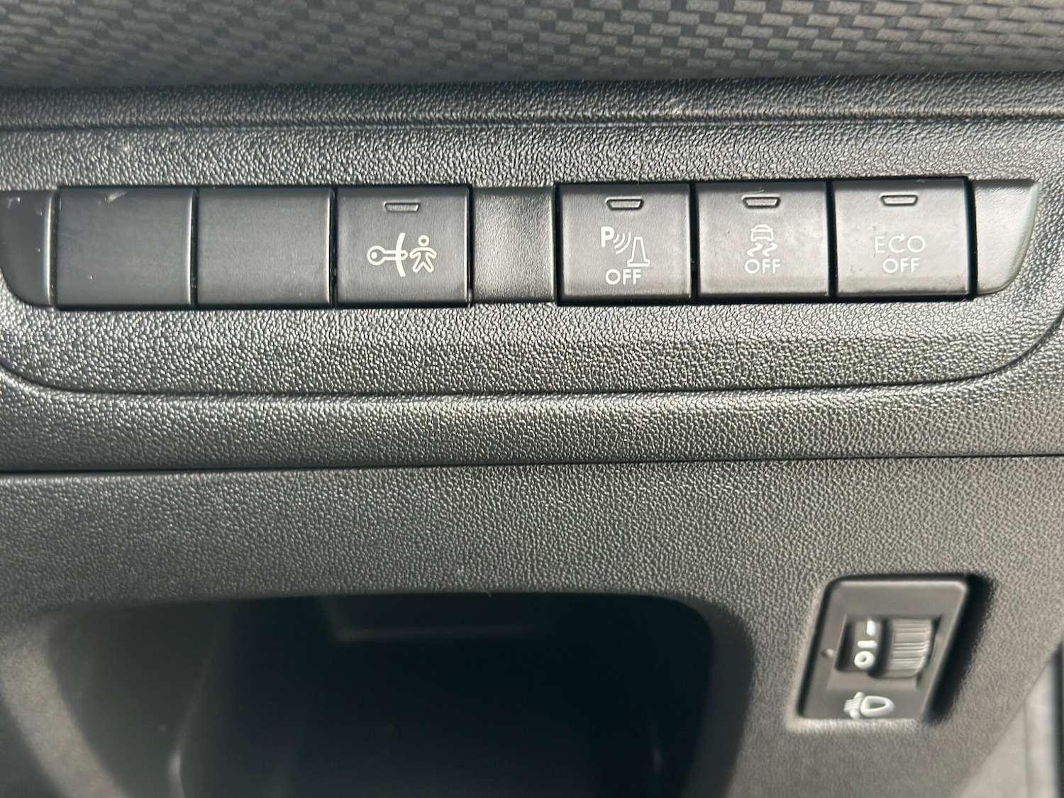 Used Peugeot 2008 2015 for sale - 76072580: Photo 57