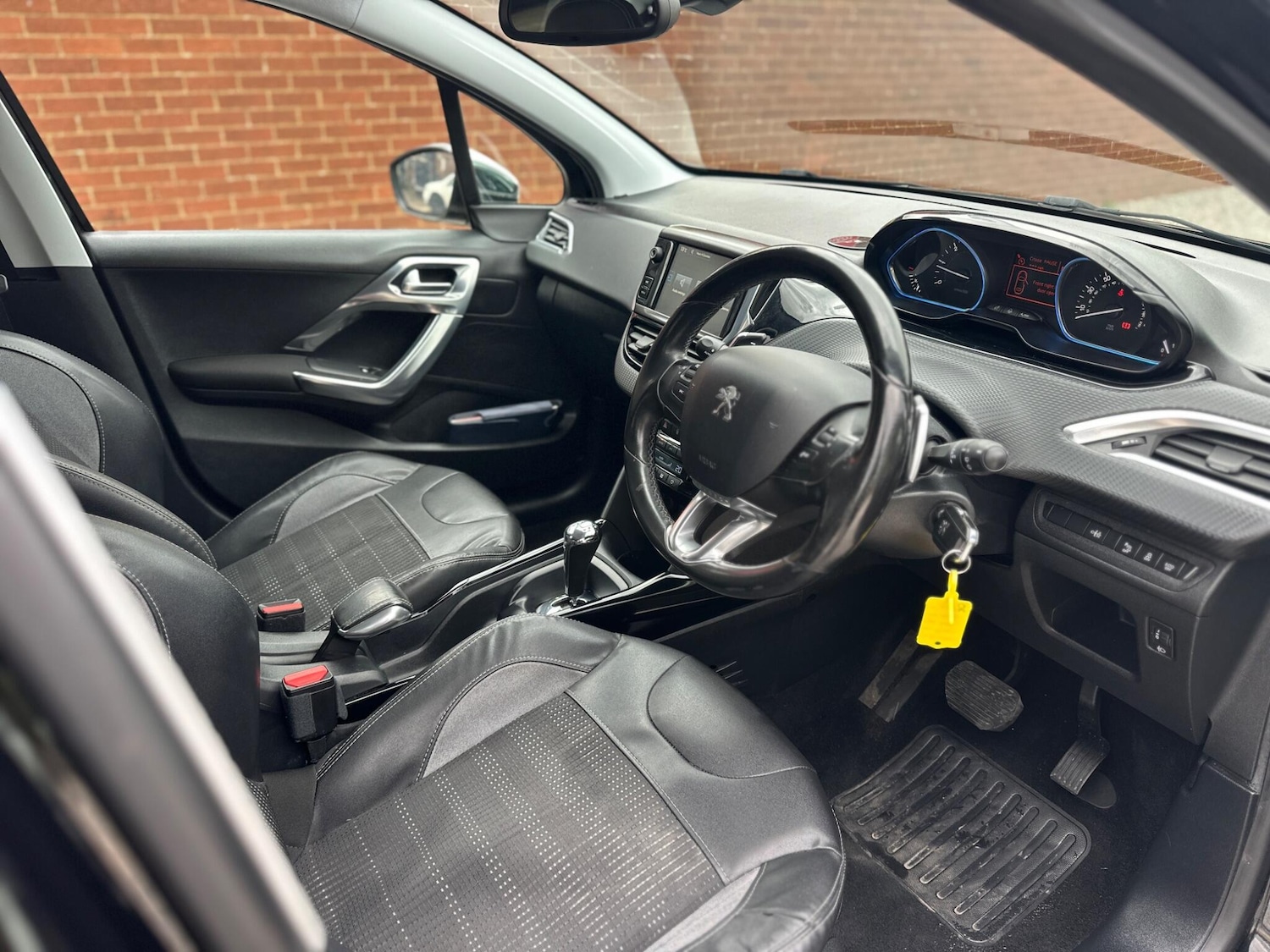 Used Peugeot 2008 2015 for sale - 76072580: Photo 6