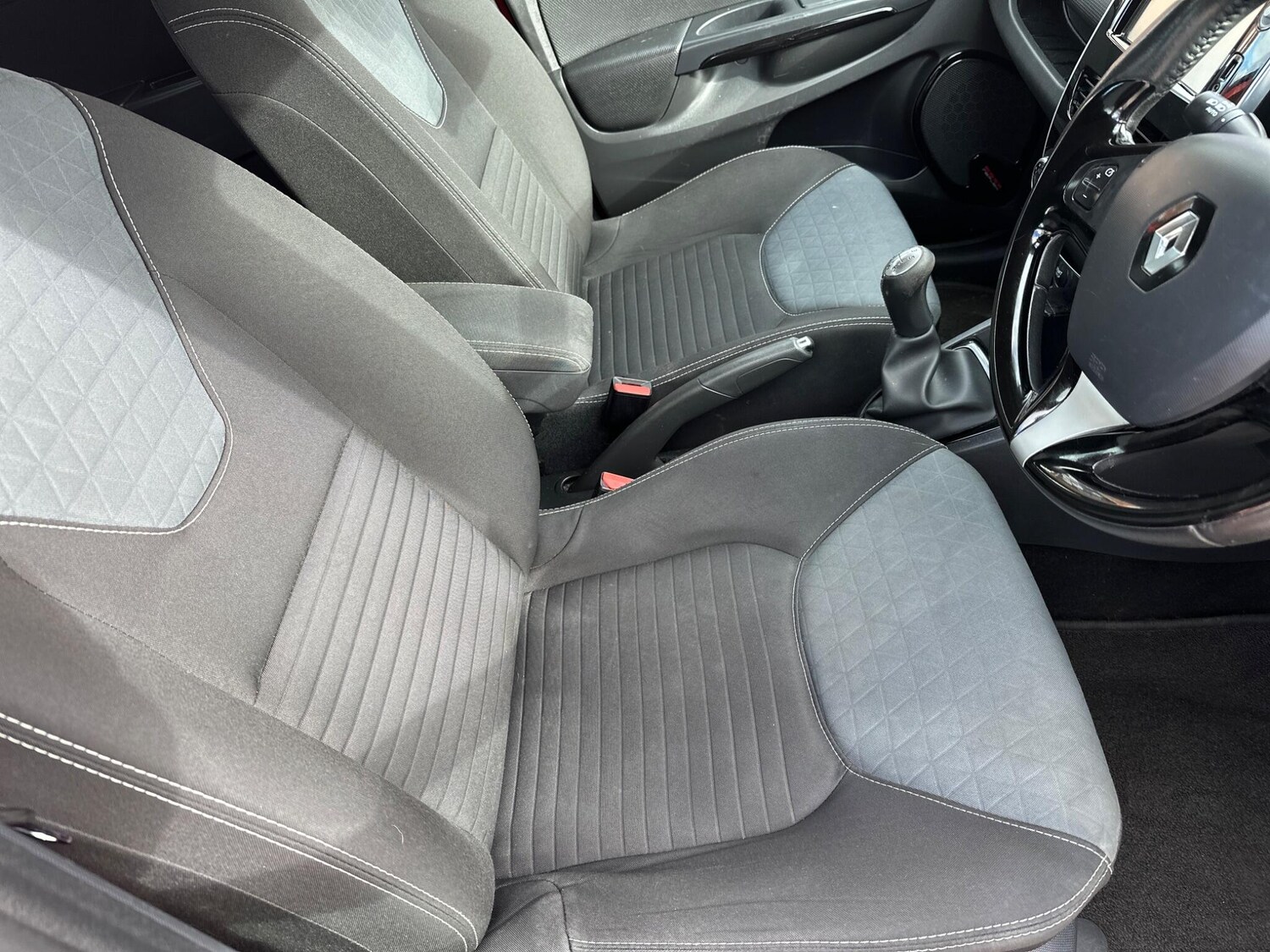 Used Renault Clio 2015 for sale - 77839903: Photo 18