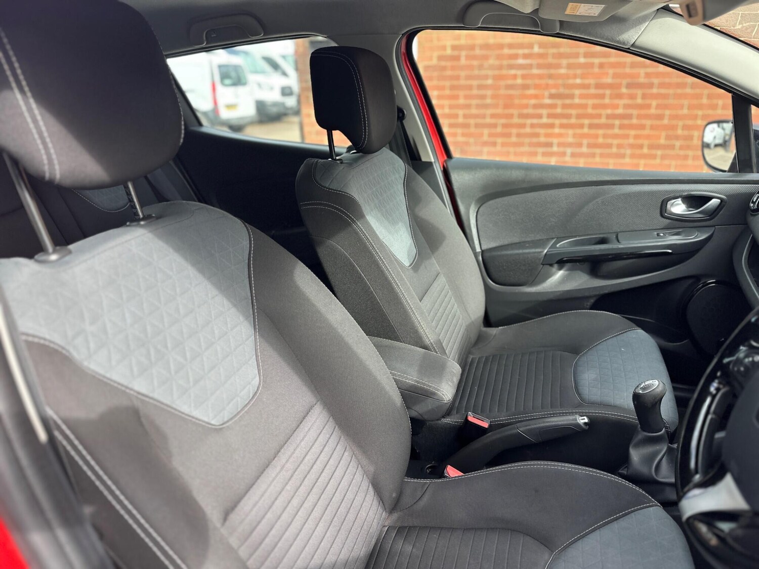 Used Renault Clio 2015 for sale - 77839903: Photo 19