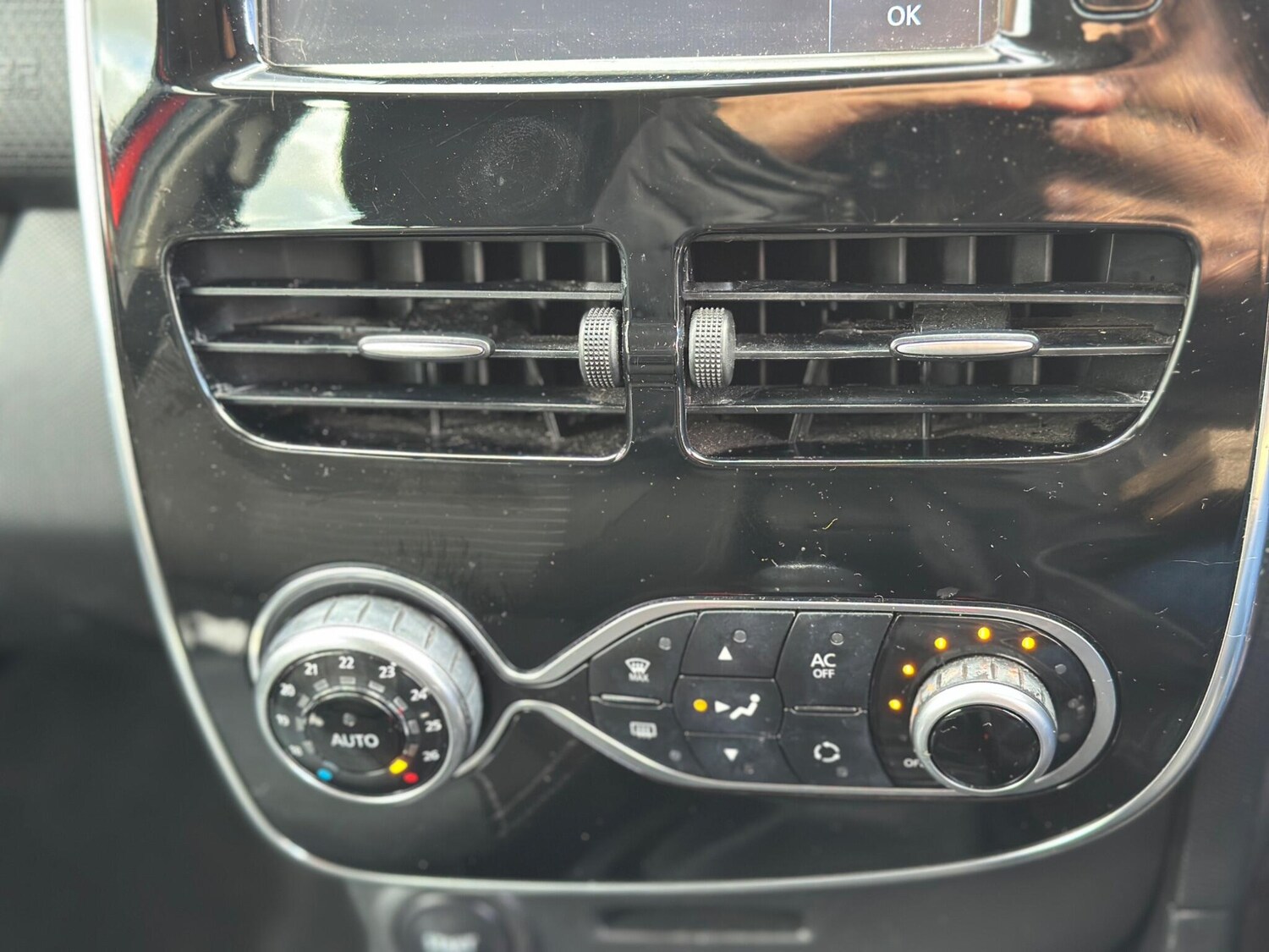 Used Renault Clio 2015 for sale - 77839903: Photo 27