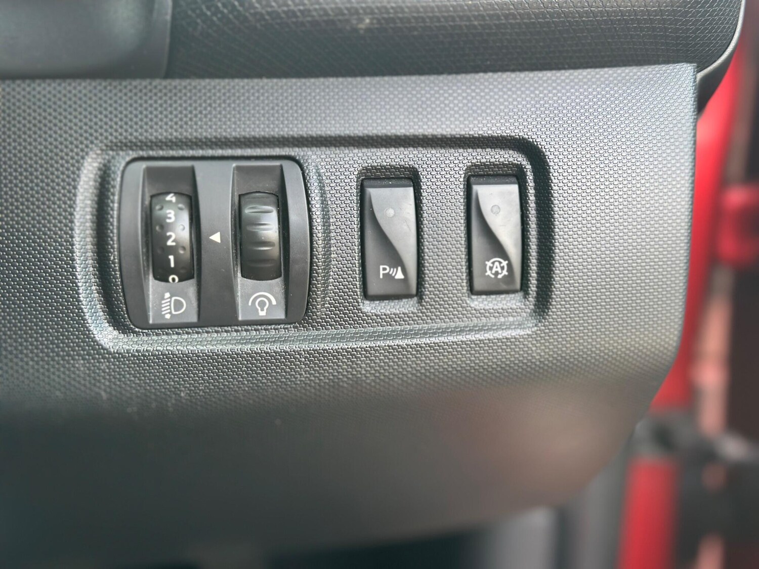 Used Renault Clio 2015 for sale - 77839903: Photo 29