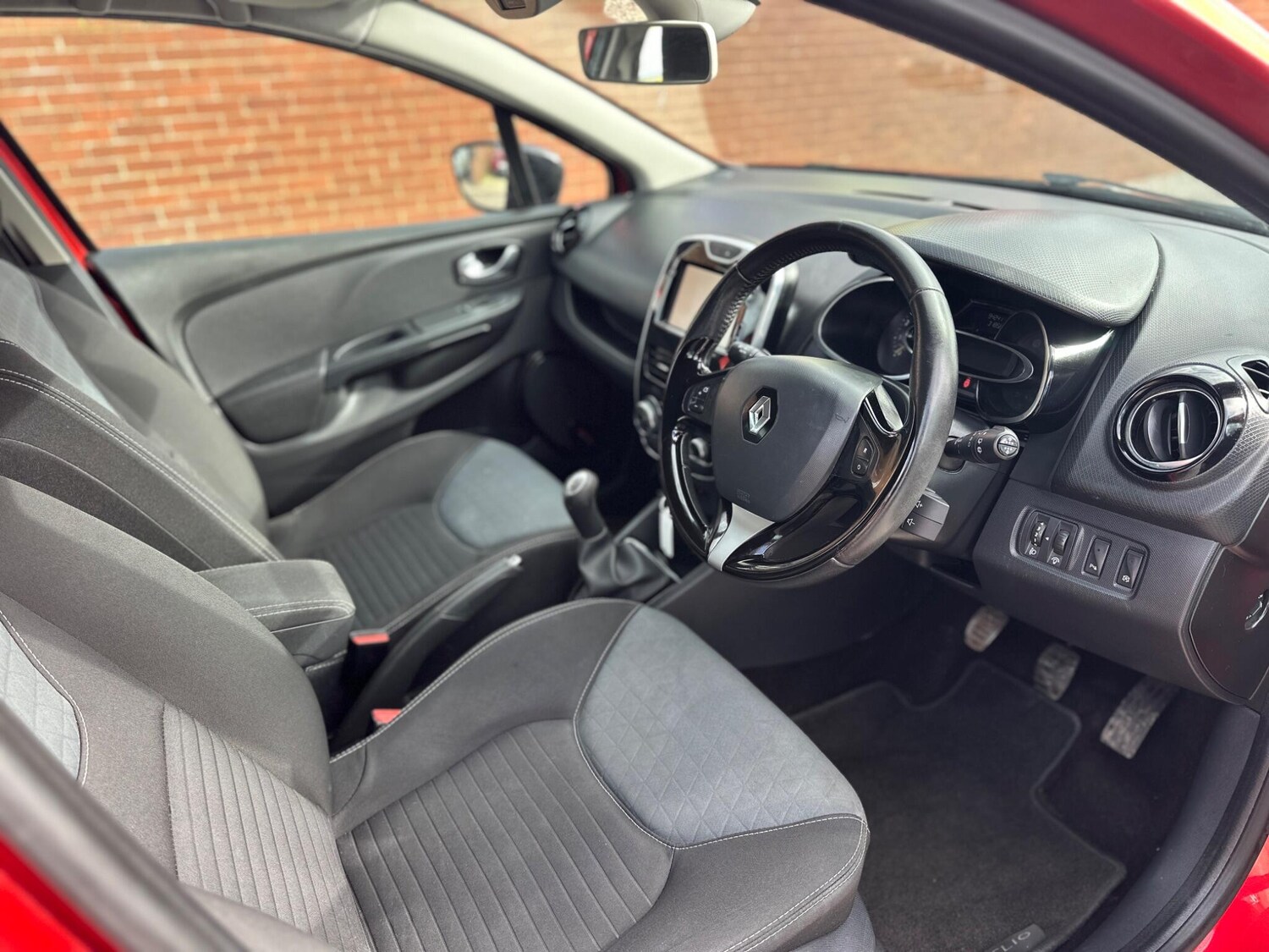 Used Renault Clio 2015 for sale - 77839903: Photo 6