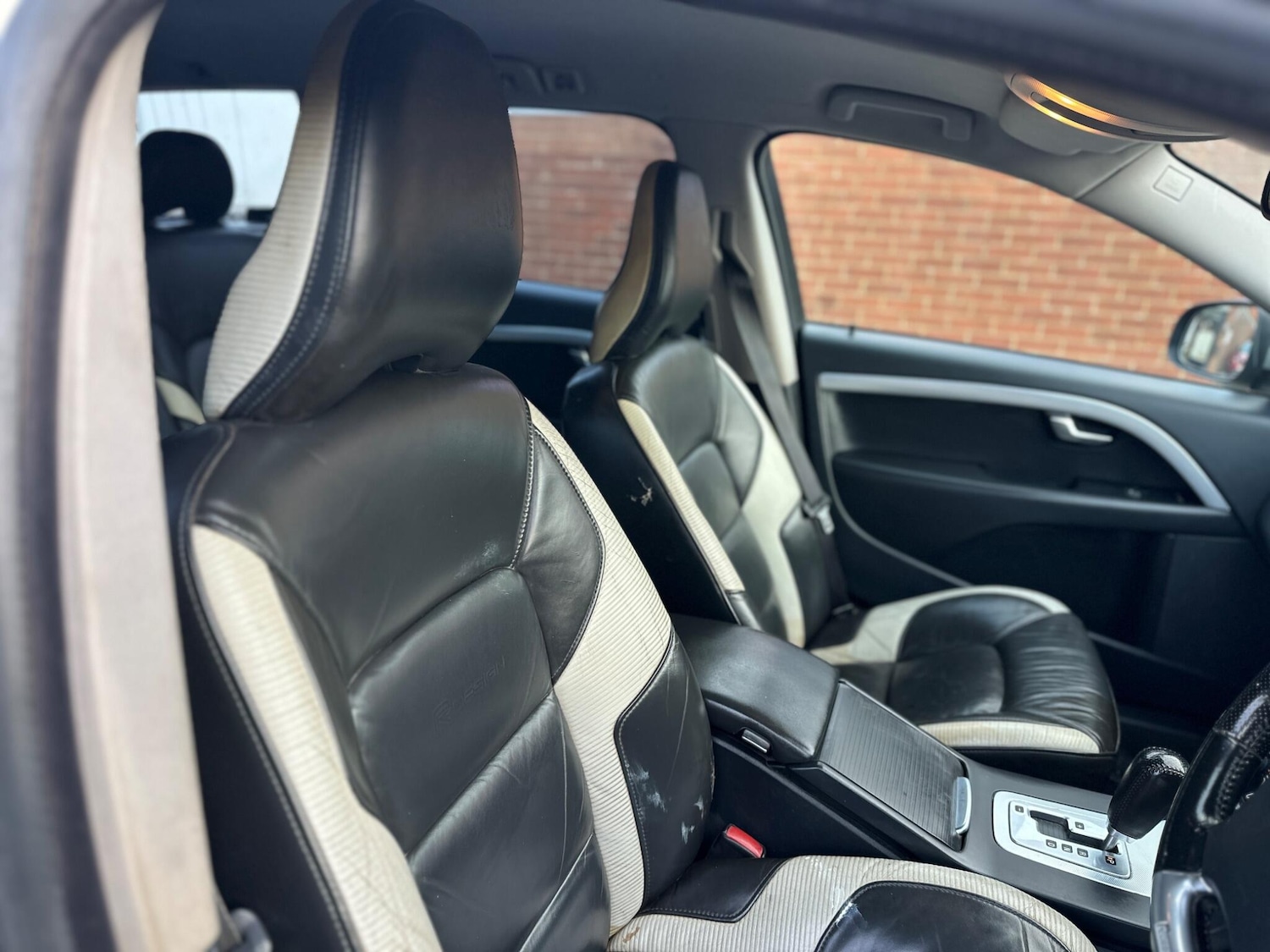 Used Volvo V70 2009 for sale - 77119859: Photo 29