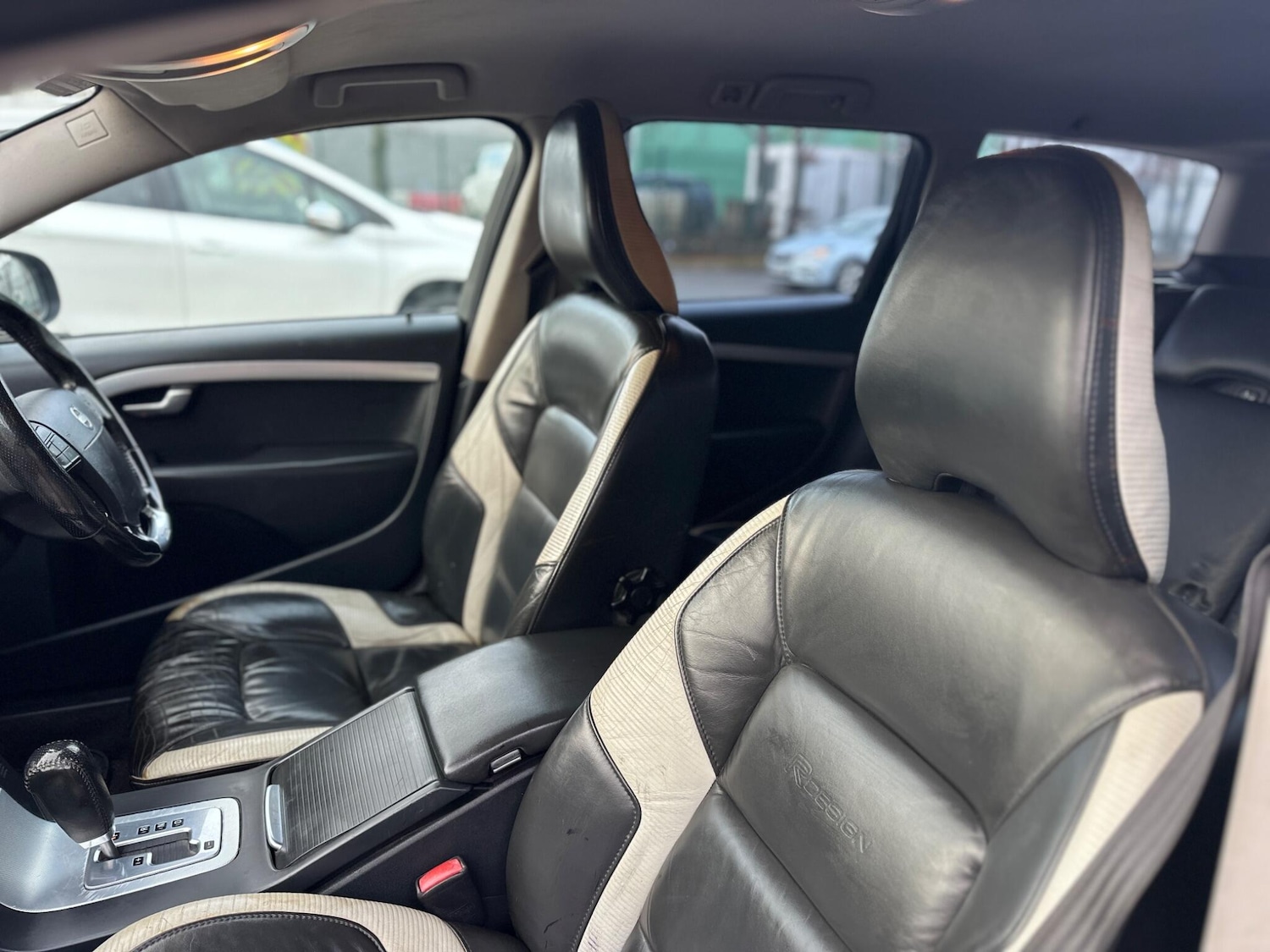 Used Volvo V70 2009 for sale - 77119859: Photo 38